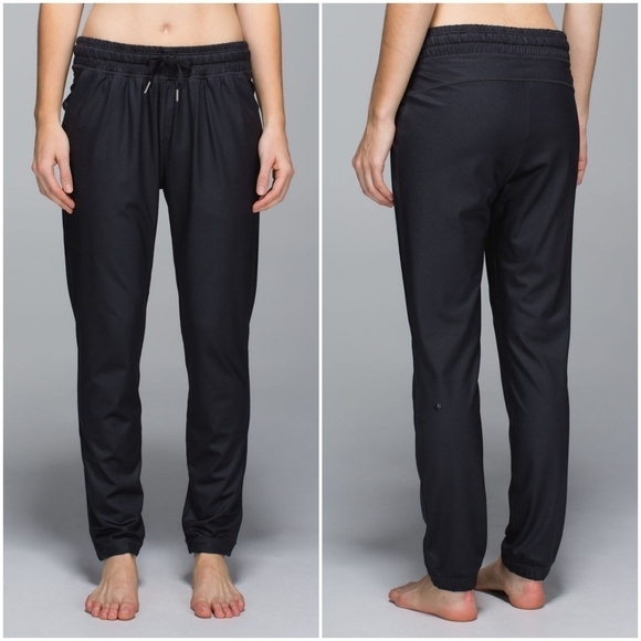 Lululemon Namaskar in Deep Coal size 4 NWT - Picture 2 of 10